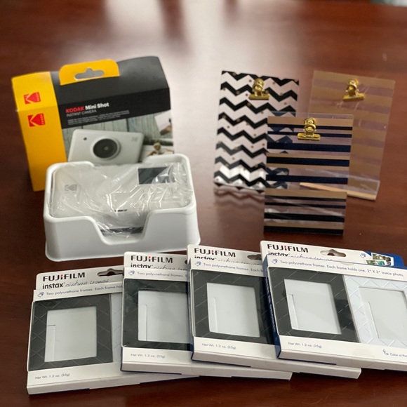 Brand new Kodak Instant Camera - Picture 1 of 5